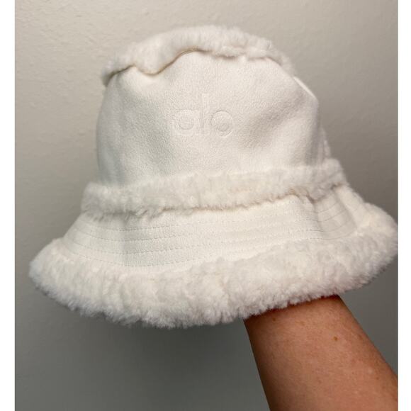 Alo Yoga Ivory Winterfun Bucket Hat Women M/L main image 8